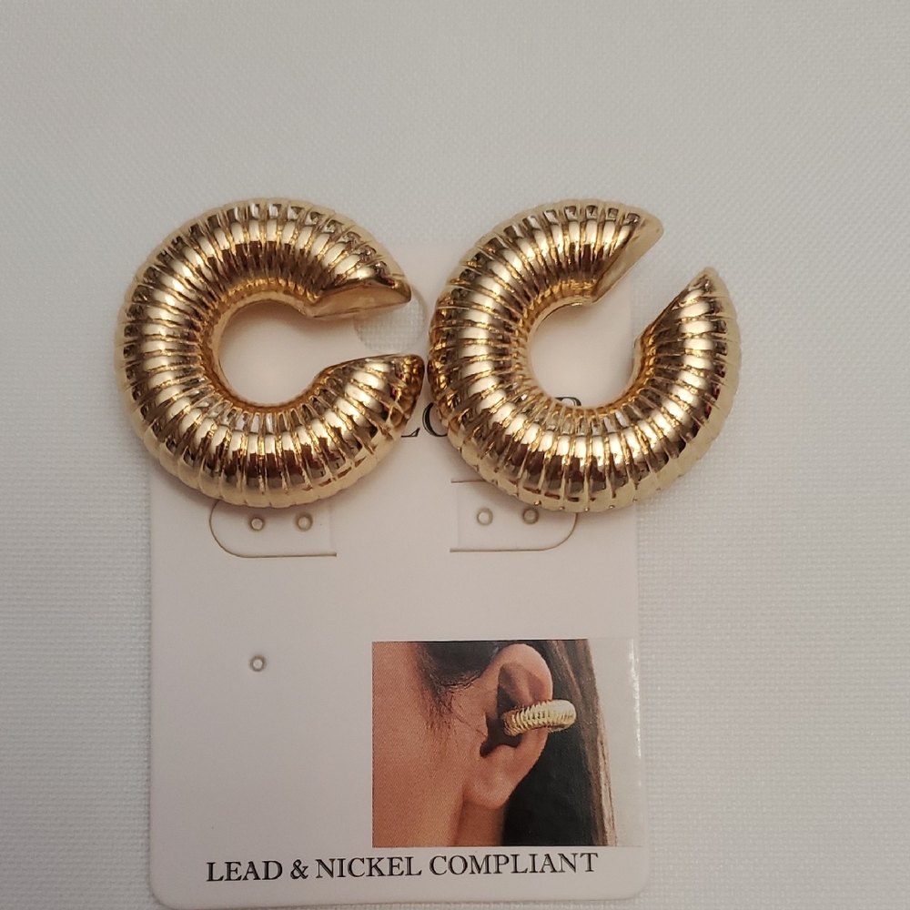 Wildflowers Ribbed Gold Earrings